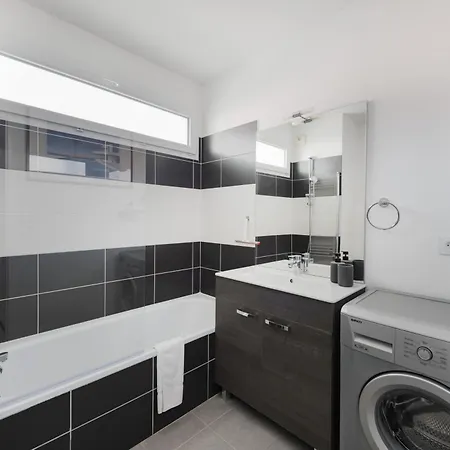 Cocon Aux Portes De Lyon, Balcon, Parking شقة