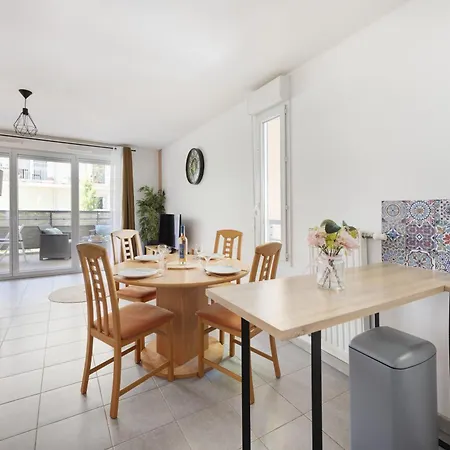Cocon Aux Portes De Lyon, Balcon, Parking شقة Vénissieux